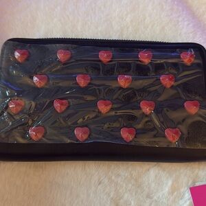BETSEY JOHNSON Heart Valentine Wristlet Wallet XOZIP-HR
